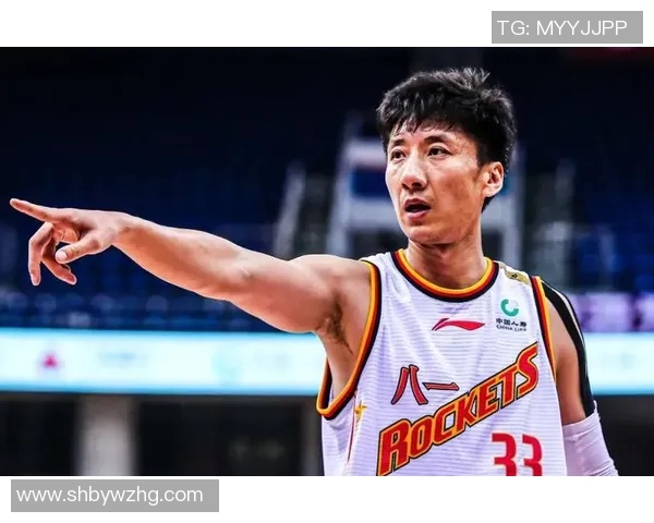 篮球明星韩硕的成长之路与职业生涯的辉煌成就分析